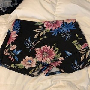 Cute floral skort with stretch!